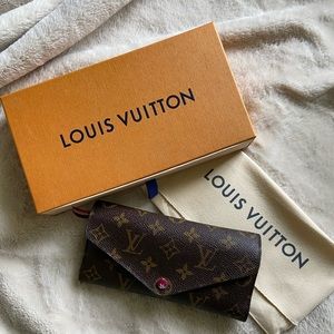 Louis Vuitton wallet in Monogram w/fuscia lining
